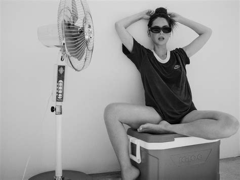 The best Olivia Munn feet pictures 🤩