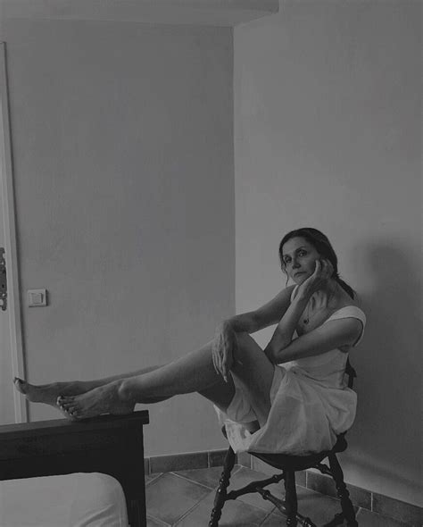 Alessandra Martines's feet