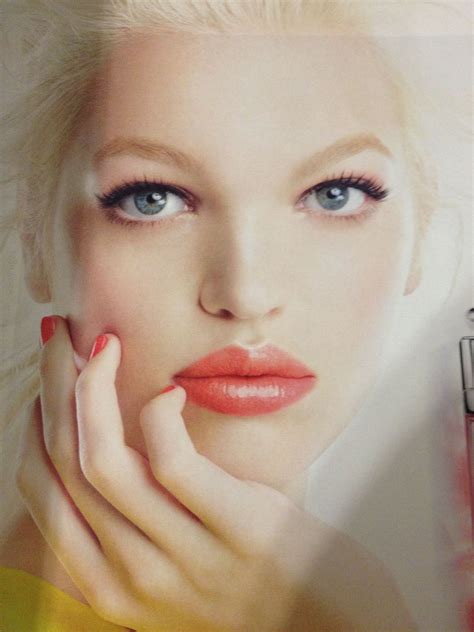 Pin by Susan Di Staulo on LIPSTICK and MAQUILLAGE | Blonde hair blue