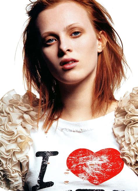 Download Karen Elson Glamour Pose Wallpaper | Wallpapers.com