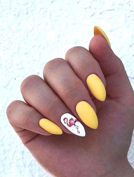 Pastel yellow nails - sanytera