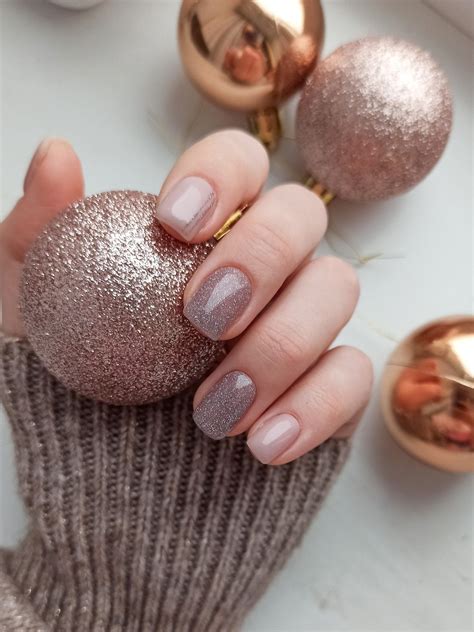 Новогодний маникюр | New years nail designs, Hair and nails, Ombre ...