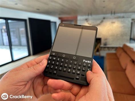 Клавиатура QWERTY, Android и лаконичный дизайн в чёрном цвете. Появился ...