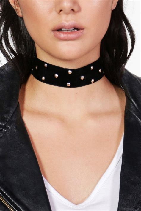 Scarlet Studded Velvet Choker | Boohoo