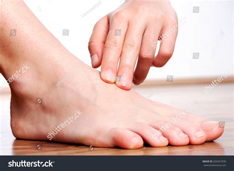 how to find a pulse in your foot