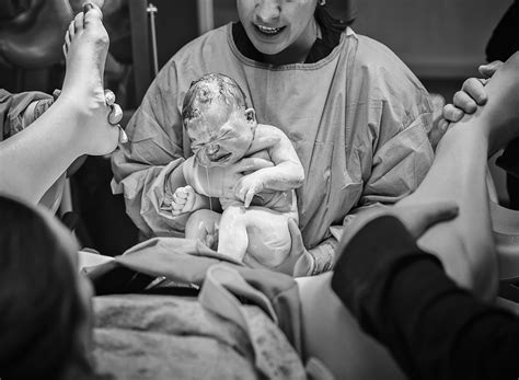 Giving Birth - 20 Photos That Capture The 'Miracle Minute' After Giving