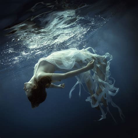 Underwater Model Photography at Kenneth Wayne blog