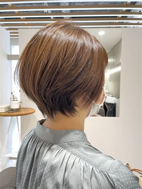 短め前髪×大人可愛いひし形ショートボブ【40代50代の為の大人ショート】 | 自由が丘の美容院 エデュコ スゥリール