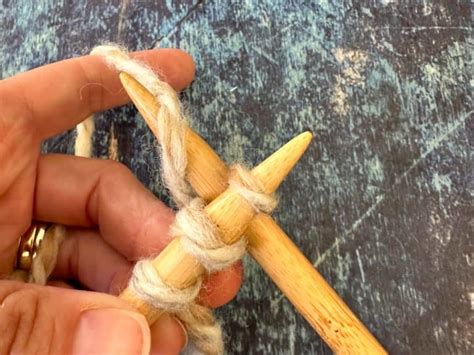 How To Knit The Alternating Cable Cast On Tutorial - ChristaCoDesign