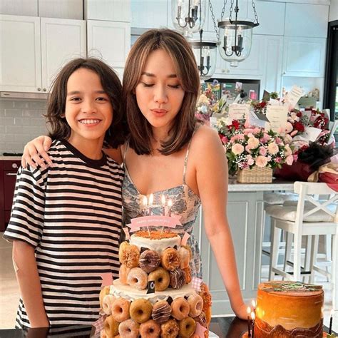 potret ulang  bcl    dipuji awet muda foto