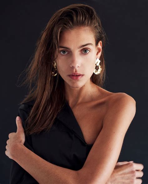 Model: Amelia | MMG Models