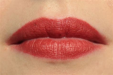 Mac Mini Lipstick Matte в оттенке Chili и макияж под красную помаду ...
