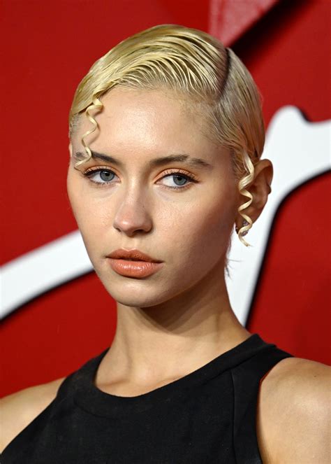 Jude Law’s Daughter Iris Law’s Low-Rise Red-Carpet Look Literally