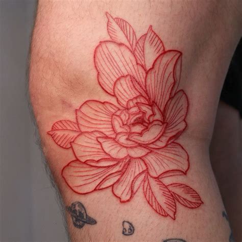 Tatuagem Vermelha - Tattoo vermelha | Tattoo old school vermelha, Flor vermelha tattoo ...