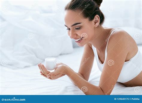 Beauty Face Cream. Girl with Beautiful Skin and Cosmetic Product Stock ...