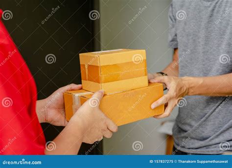 sender   red device sends  parcel box   recipient