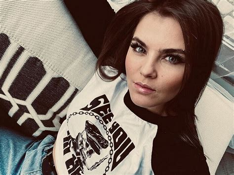 Солистка Little Big Софья Таюрская взбудоражила Сеть откровенным фото в ...