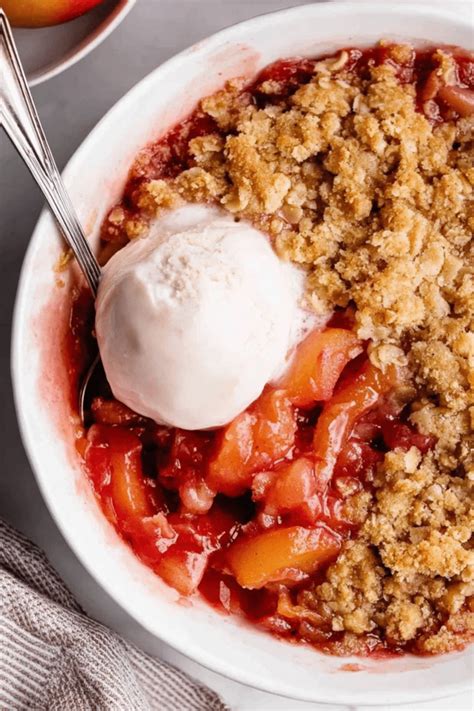 Easy Rhubarb Crisp – The Best 1-Hour Spring Dessert! - recipe maestro