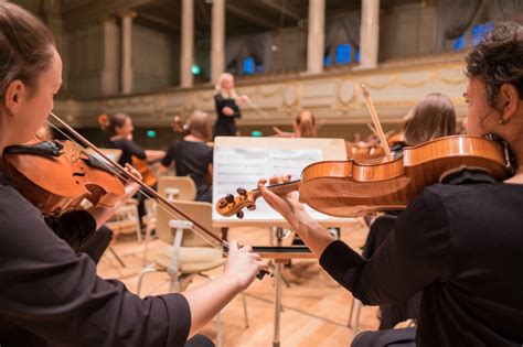 musik klasik  ikonik   diputar