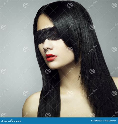 Blindfold детеныши женщины портрета способа Стоковое Изображение