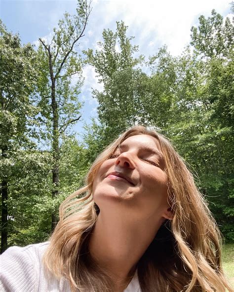 Katie Beth Forakis (@katiebethforakis) • Instagram photos and videos