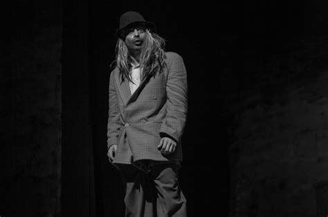 ESPERANDO A GODOT ~ A.A.A.