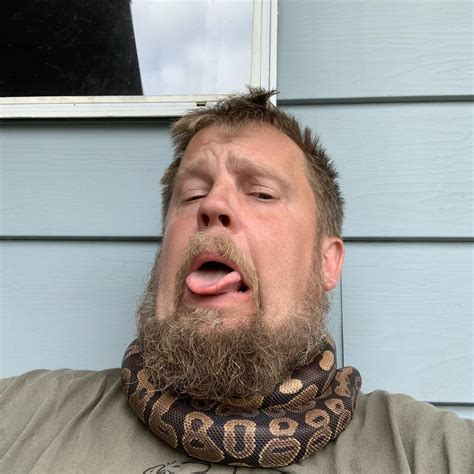 Makayla Melons - Date outfit? I like to be comfty | Facebook