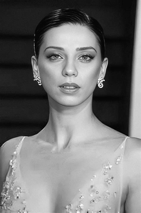 Nischay - Angela Sarafyan is a talented Armenian-American actress whose