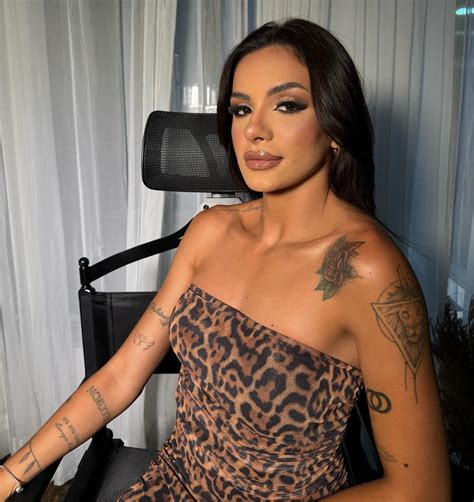 LARISSA SANTOS (@larisamtos) • Instagram photos and videos