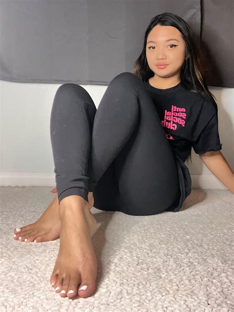 New white toes, what do you think? 🤍😇 : r/VerifiedFeet