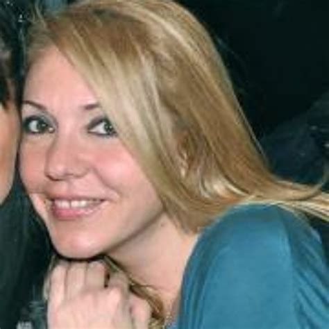 Stream Manuela Ferro music | Listen to songs, albums, playlists for ...