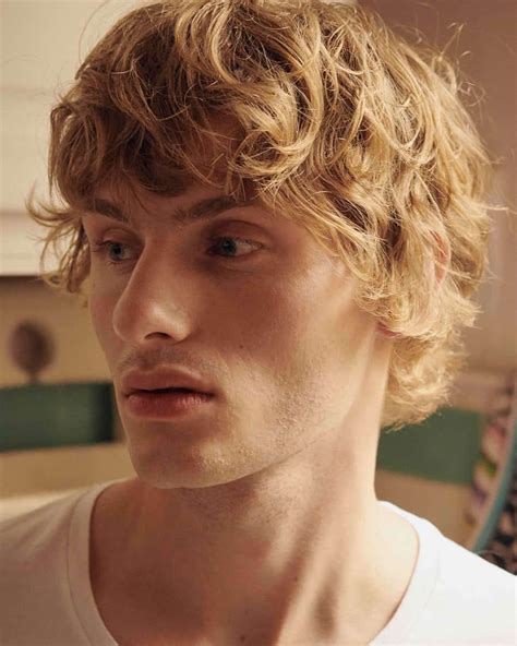 How To Style Thick, Wavy & Unruly Men's Hair (Includes Best Cuts)