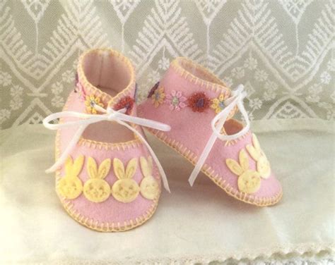 Dancing Bees Baby Shoes by DancingBeesBabyShoes on Etsy | Felt baby ...