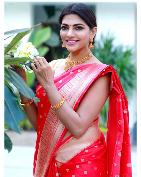Lahari Shari latest Photo shoot In Traditional Saree
