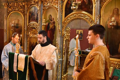 Владика Иларион служио свету Литургију - Храм Светих Апостола Петра и ...
