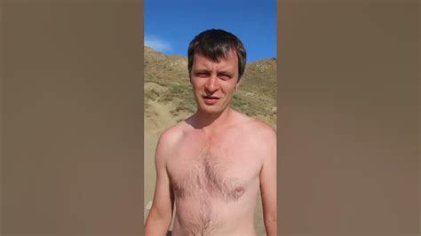 купается без купальника #shorts - YouTube