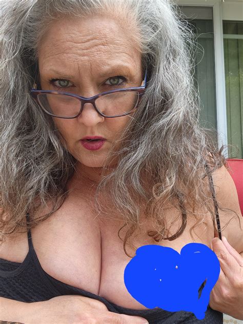 Big Boobies #gilf #bigboobs : r/shallwesheri