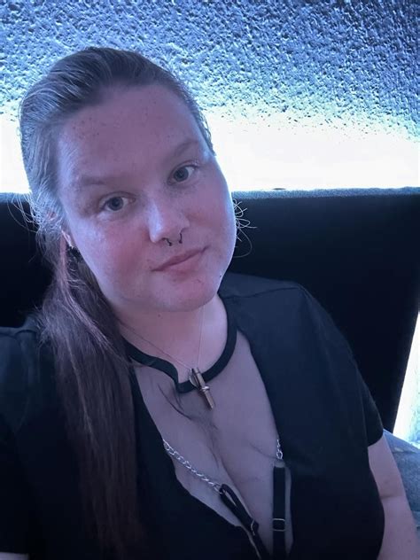 Active 🟢 👤 (1) Sent you a friend request 📍 (2) Maddy is 1.13 miles from you