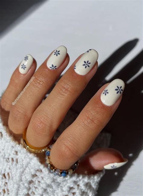 32 Best Short Winter Nails Design 2023 to Try - Mycozylive.com