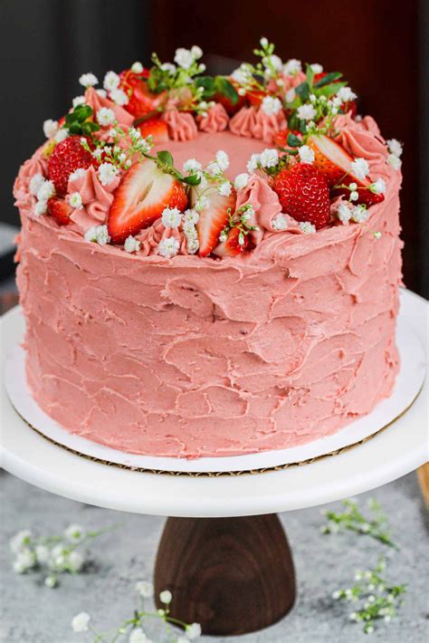 This StrawberrySquirtCake Is A Taste Of Paradise