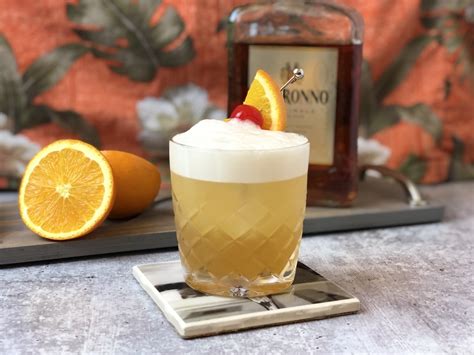 Amaretto Sour - Cóctel de AMARETTO MÁS POPULAR