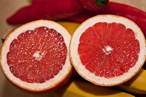 Grapefruit vs Pomelo: Difference and Comparison