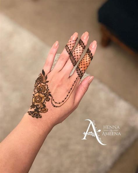 Simple Classy Mehndi Designs - Design Talk