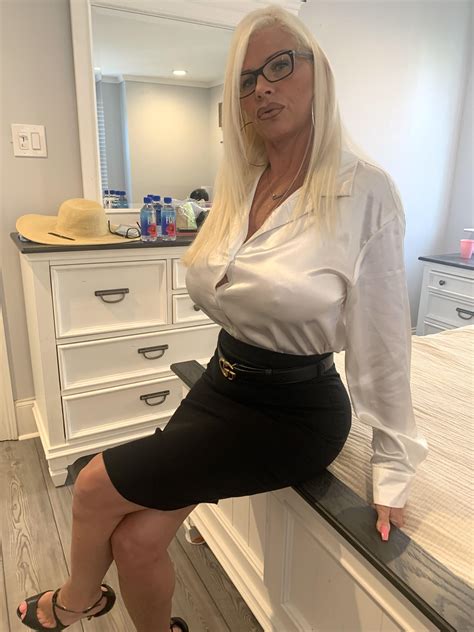 Claudette Monroe : r/TrophyWives