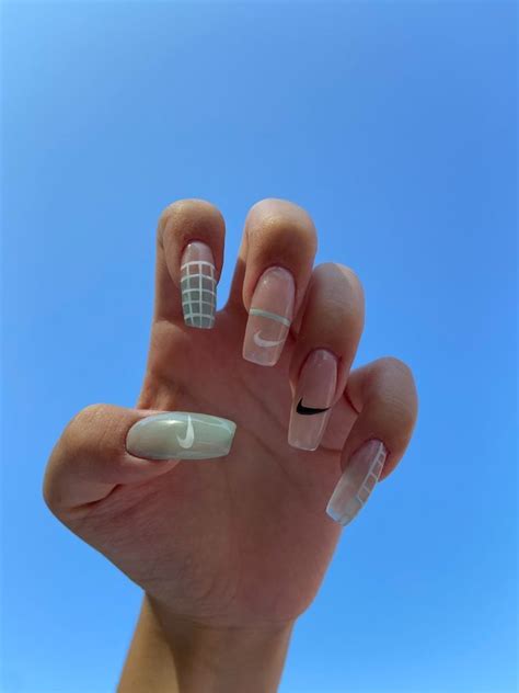 Pin di 𝗖𝘂𝘁𝗶𝗲𝗽𝗶𝗲 🍼 su Nails. | Unghie idee, Unghie nike, Unghie lunghe ...