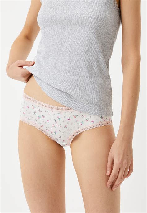 Трусы UNIQLO, цвет: белый, RTLACC473901 — купить в интернет-магазине Lamoda