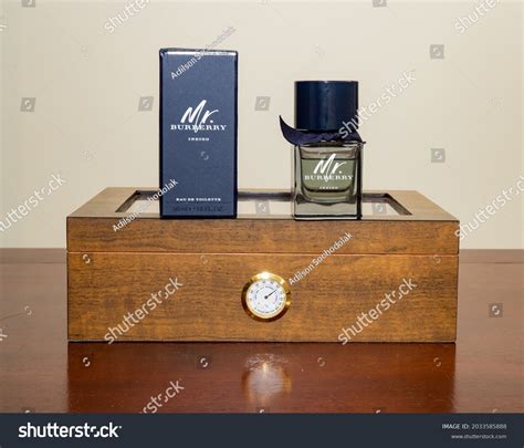 17 Indigo parfum Images, Stock Photos & Vectors | Shutterstock
