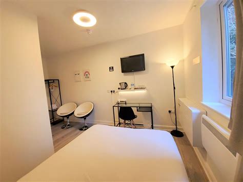 SLEEPLICITY LONDON HEATHROW (AU$145): 2022 Prices & Reviews (Feltham ...