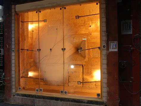 HOW DOES FIREPROOF GLASS PROTECT YOUR SAFETY - HESHAN RATO SPECIAL