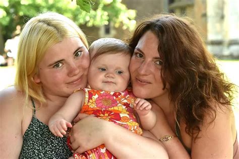 Родила в 15 лет, воспитывает внучку в 33: как живет самая молодая ...
